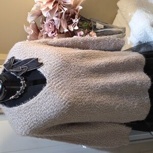 Nwt SOJO 3X Elegant V-Neck Beige Sweater with Open Side Very Soft